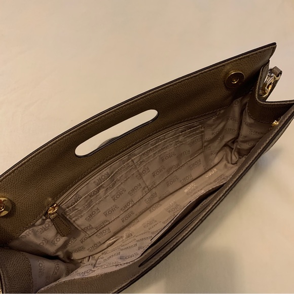 Michael Kors clutch - Picture 6 of 7